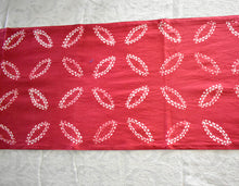 Load image into Gallery viewer, Cotton Shibori Table Runner (36cm by 228cm)