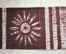 Load image into Gallery viewer, Cotton Shibori Table Runner (36cm by 228cm)