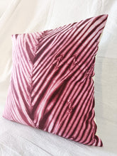 Load image into Gallery viewer, Red Sea - Silk Shibori cushion cover (16&quot;/16&quot;)