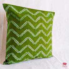 Load image into Gallery viewer, Green fern - Cotton shibori cushion cover (16&quot;/16&quot;)